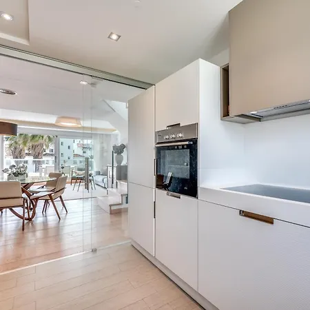 Apartmán Newly Built 3 Bdrm Lavish Penthouse Next To