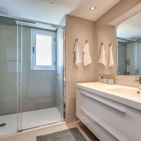 Apartmán Newly Built 3 Bdrm Lavish Penthouse Next To *