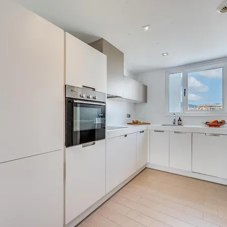 Newly Built 3 Bdrm Lavish Penthouse Next To *