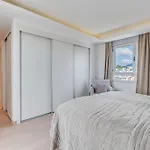 Newly Built 3 Bdrm Lavish Penthouse Next To Apartamento