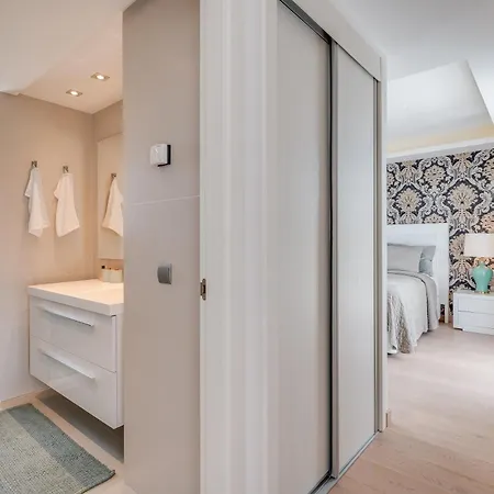 Newly Built 3 Bdrm Lavish Penthouse Next To *