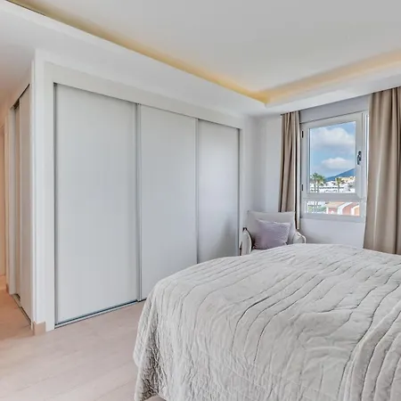 Newly Built 3 Bdrm Lavish Penthouse Next To Apartman