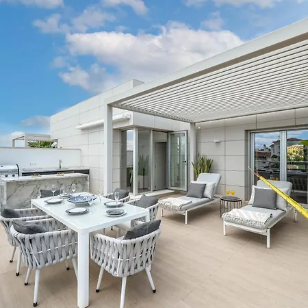 Apartman Newly Built 3 Bdrm Lavish Penthouse Next To Marbella
