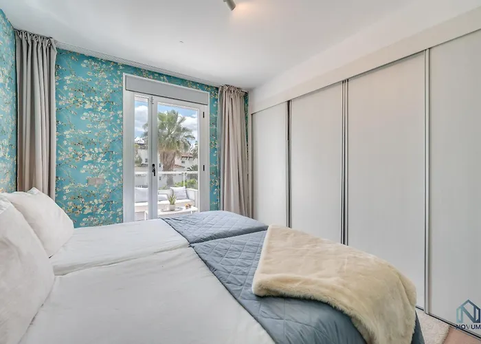 Newly Built 3 Bdrm Lavish Penthouse Next To Apartament *