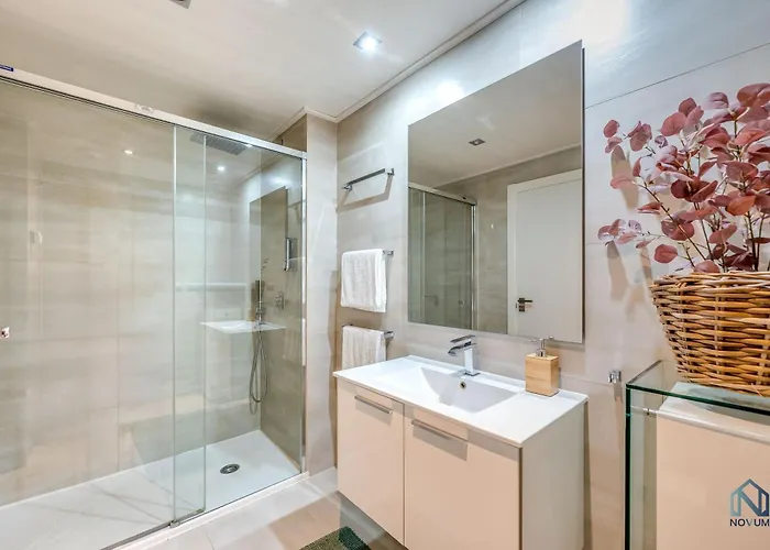 Newly Built 3 Bdrm Lavish Penthouse Next To Apartament