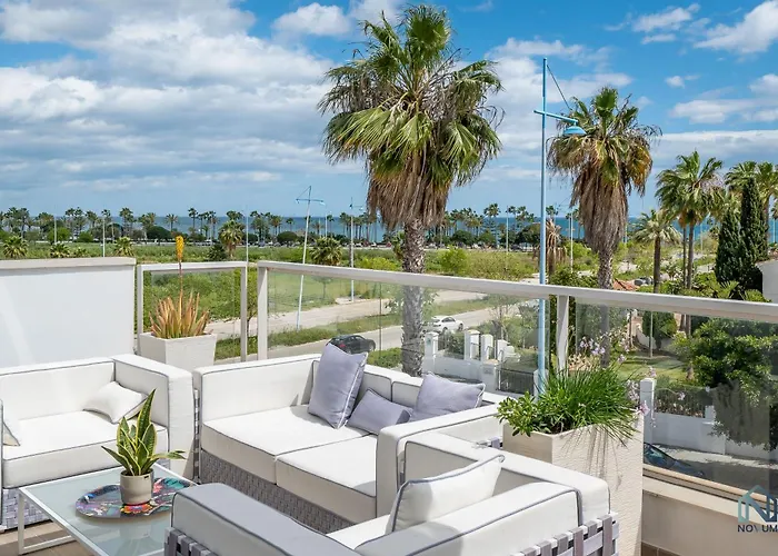 Newly Built 3 Bdrm Lavish Penthouse Next To Apartament