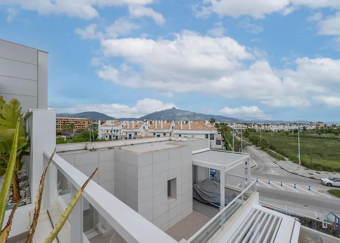 Newly Built 3 Bdrm Lavish Penthouse Next To