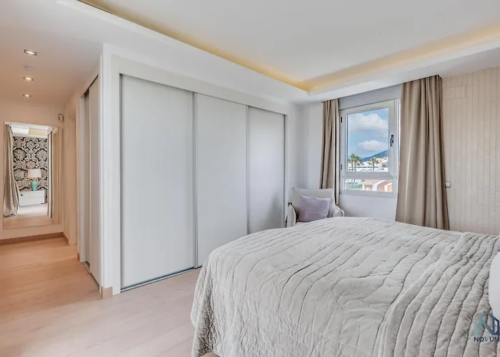 Newly Built 3 Bdrm Lavish Penthouse Next To Apartament