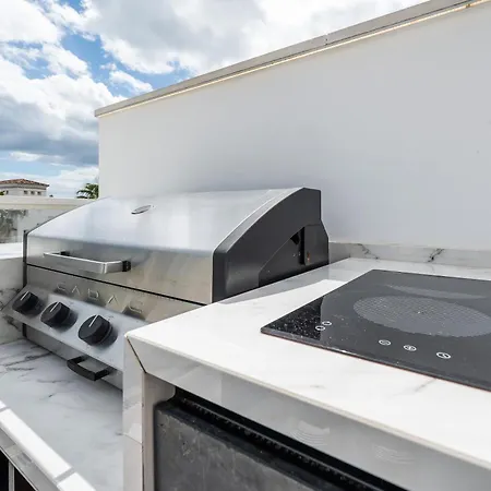 Newly Built 3 Bdrm Lavish Penthouse Next To * ماربيا